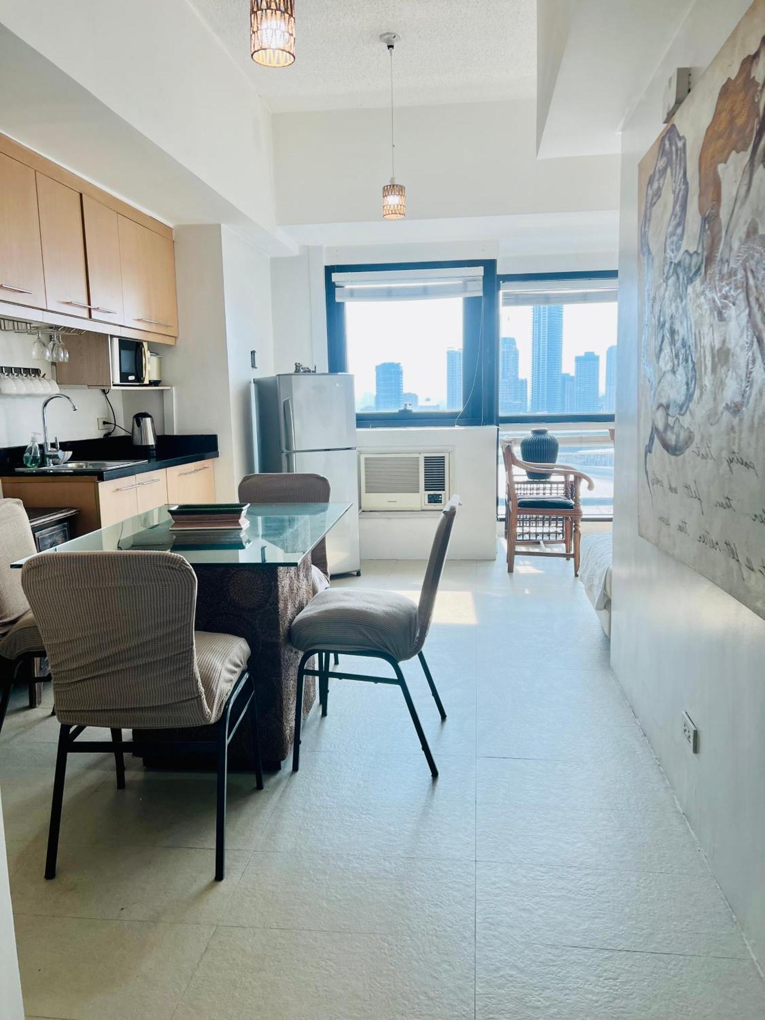 Spacious 1br Steps To Megamall Ortigas View *